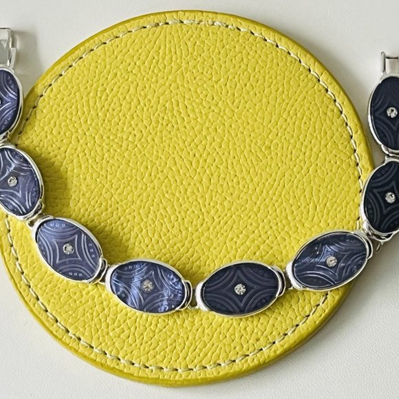 MONET Natural Purple Mother of Pearl Shell Bracelet - 7 1/2" inches w/Rhinestone - Picture 2 of 6